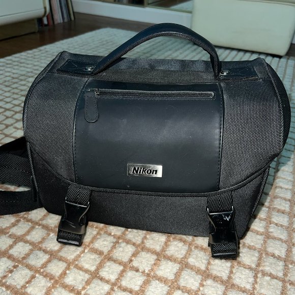 nikon DSLR d3000 - Picture 2 of 8